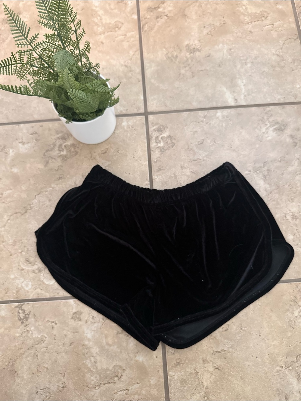 BRANDY BLACK VELOUR SHORTS